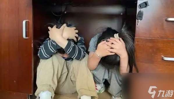 遇到地震时被困在室内最正确的自我保护动作是 4月3日答案