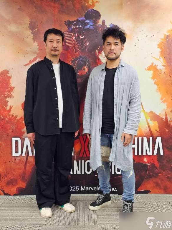 《机甲战魔 神话之裔》更换为“装甲服”以强化动作表现